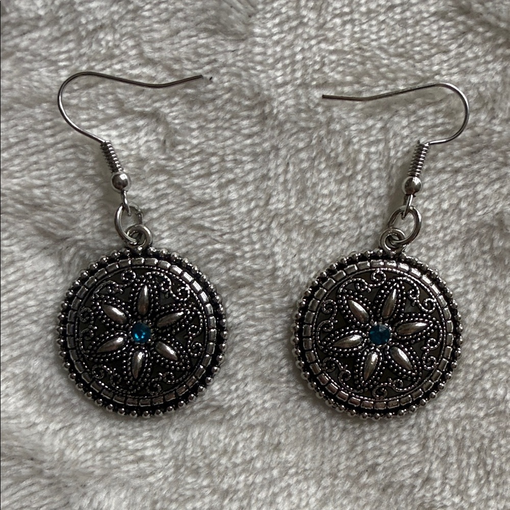 Boutique Brand Boho Silver Medallion Necklace & Earrings Set NWOT - Picture 5 of 7